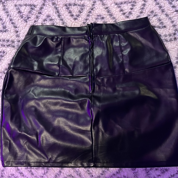 Worn once : Leather body-con skirt - Picture 2 of 3